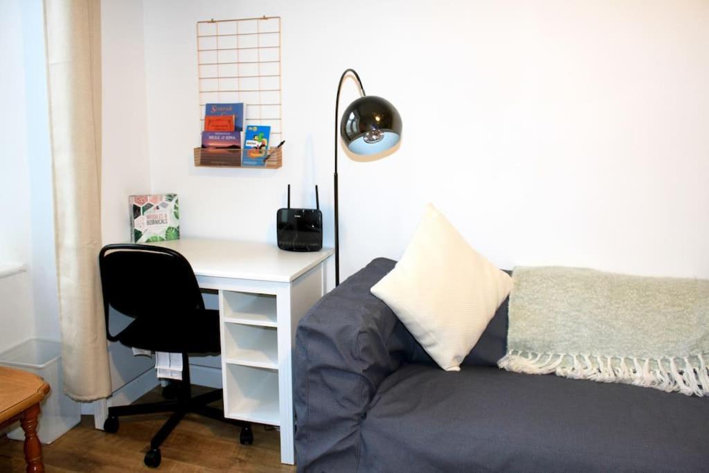 Flat 12A - Central, Modern, Bright Apartment With Free Wifi 오반 외부 사진
