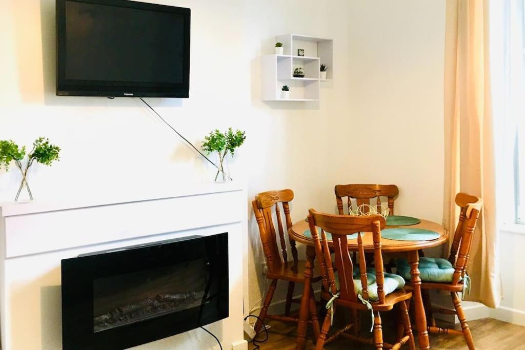 Flat 12A - Central, Modern, Bright Apartment With Free Wifi 오반 외부 사진