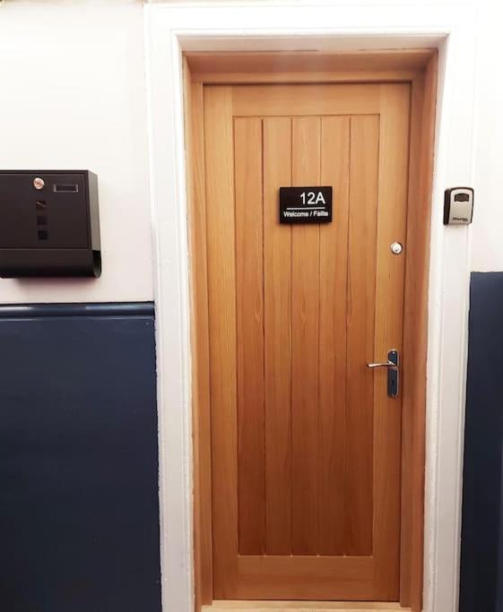 Flat 12A - Central, Modern, Bright Apartment With Free Wifi 오반 외부 사진